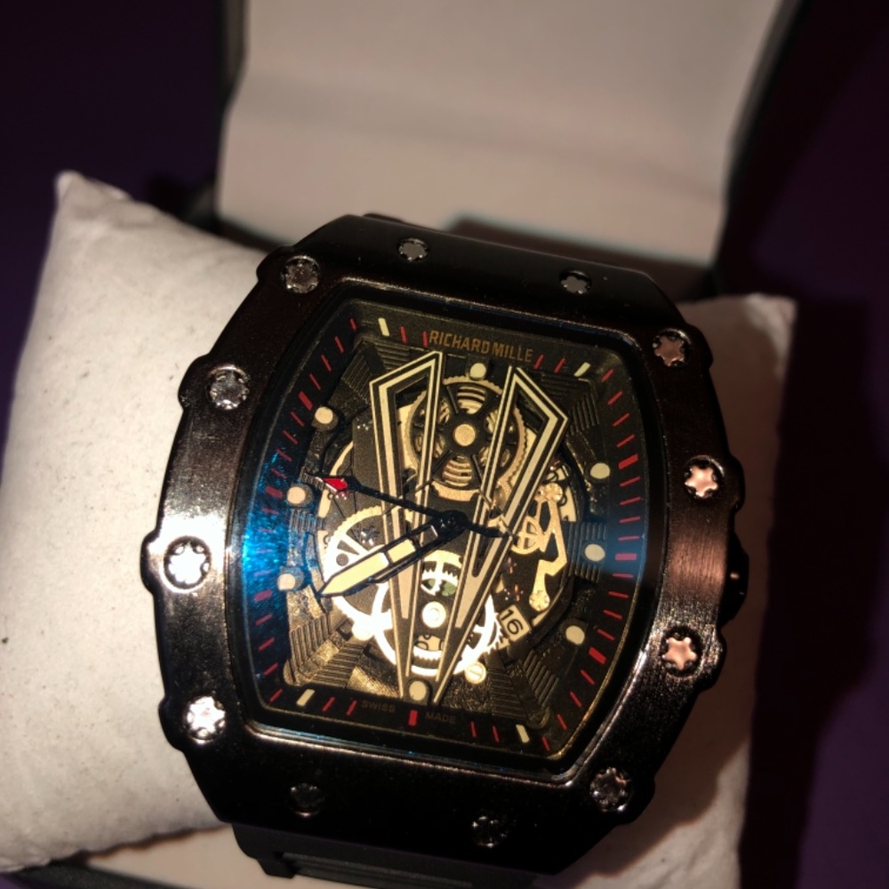 Luxury Watch - Picture 4 of 9
